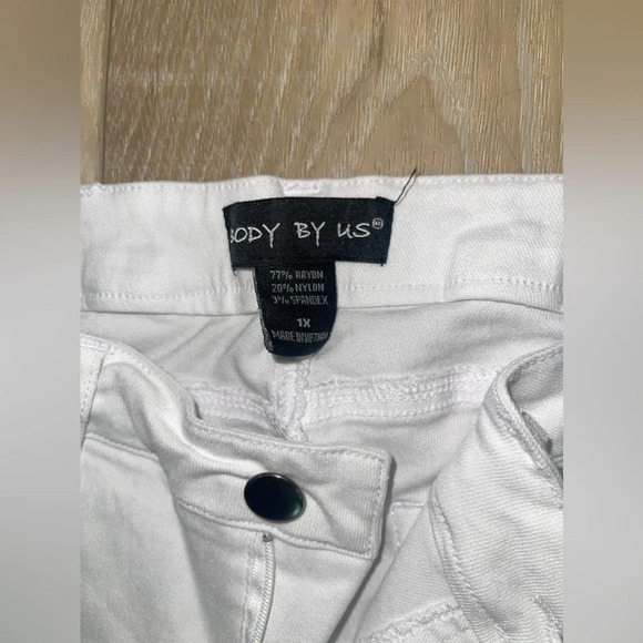 BODY BY US Plus size white womens capris - Picture 3 of 4